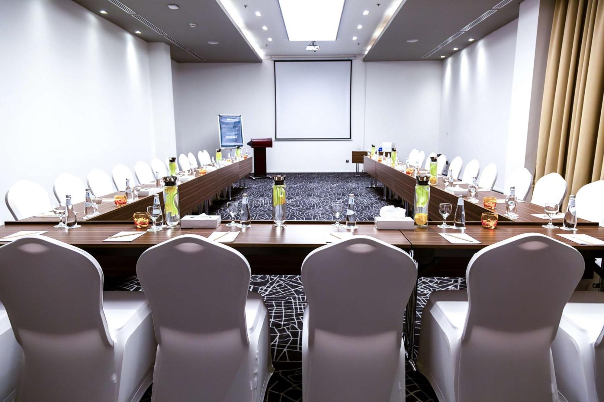 Radisson Hotel & Apartments Dammam Industrial City Eksteriør bilde