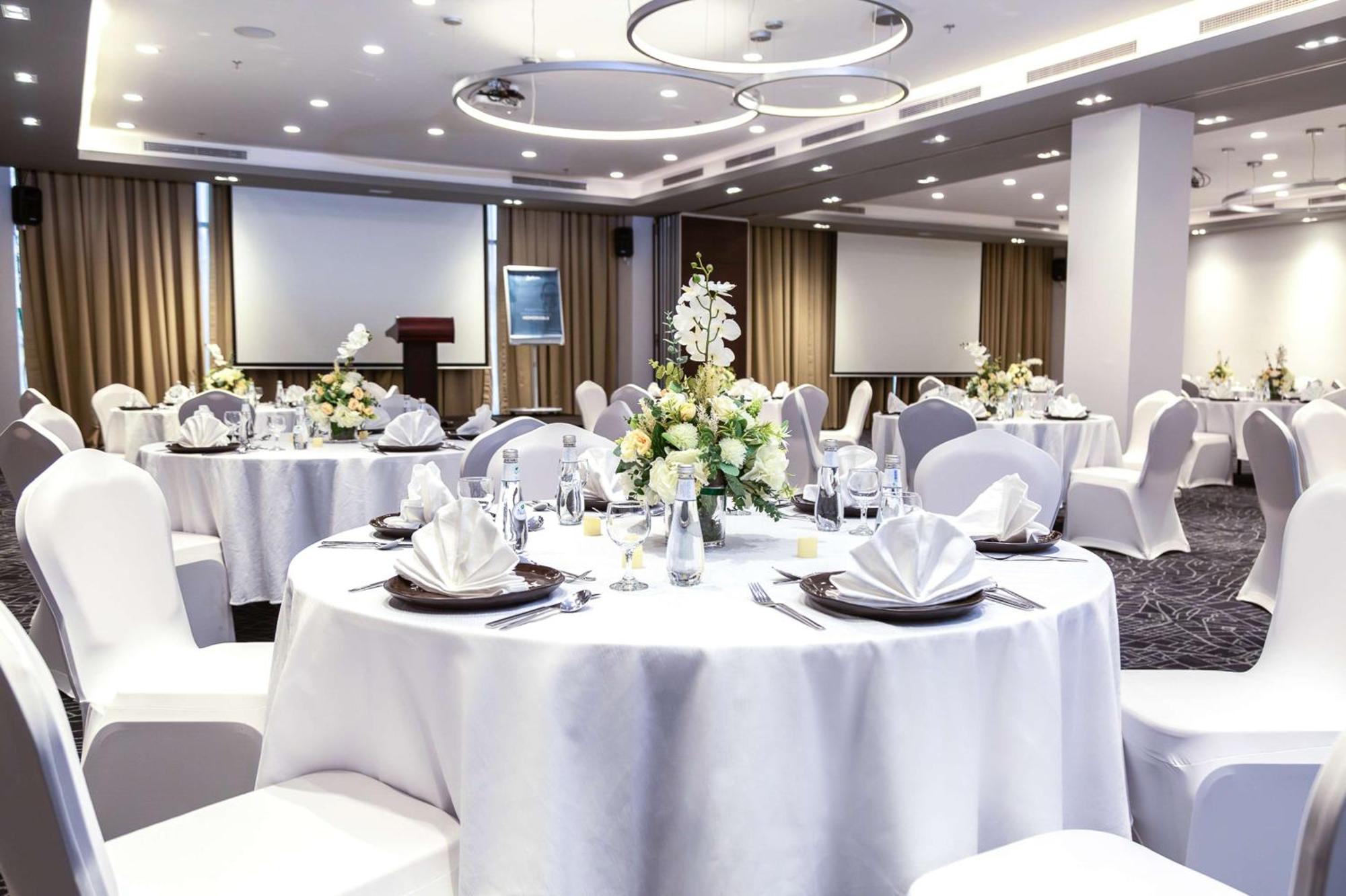 Radisson Hotel & Apartments Dammam Industrial City Eksteriør bilde